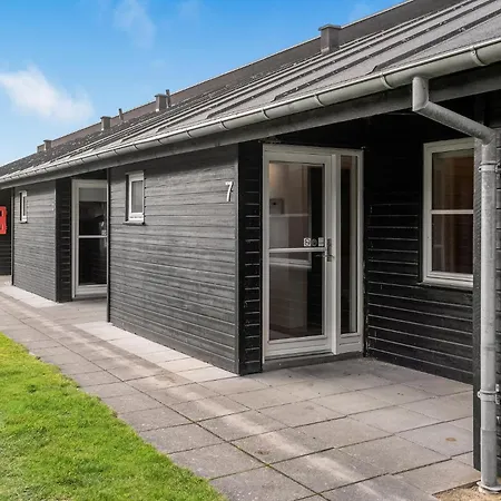 Stunning In With Kitchen Holiday home