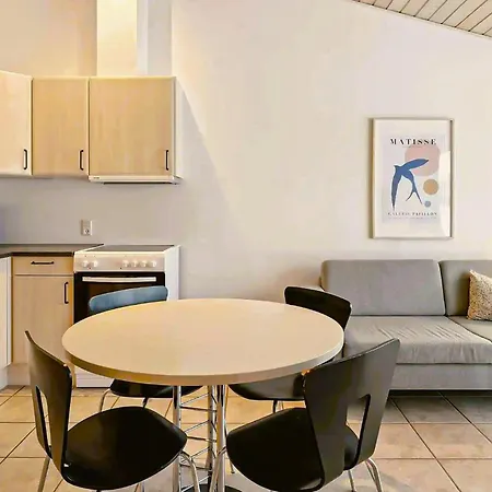 Stunning In With Kitchen بيت للعطل *